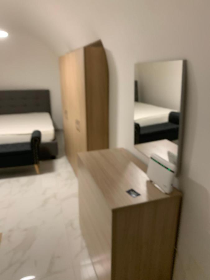 Viky House Chiaja 1 Apartment Наполи Екстериор снимка