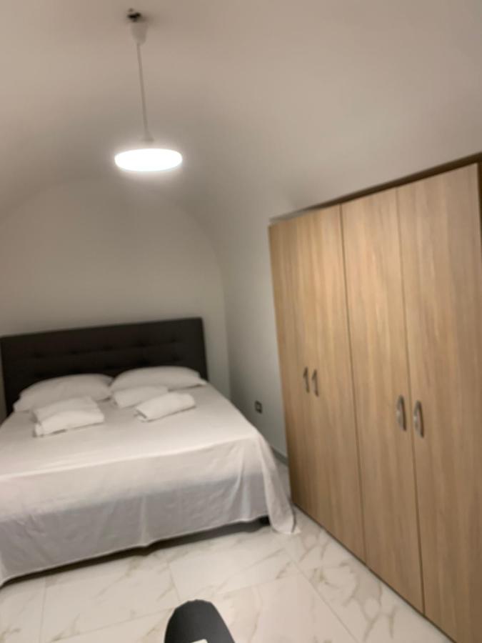 Viky House Chiaja 1 Apartment Наполи Екстериор снимка