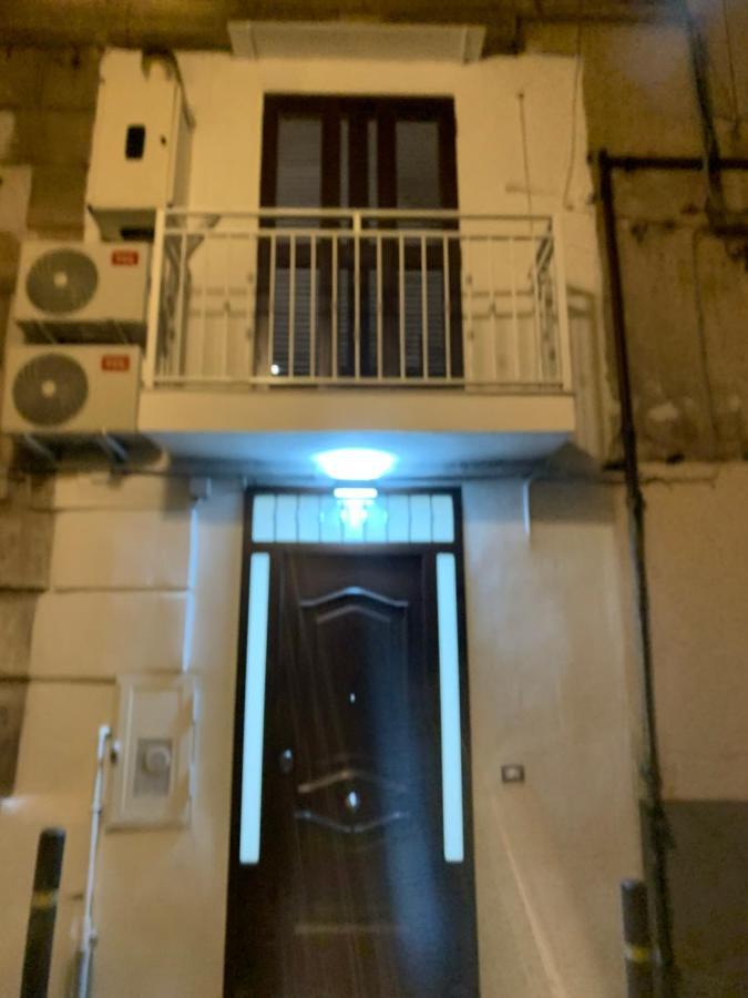 Viky House Chiaja 1 Apartment Наполи Екстериор снимка