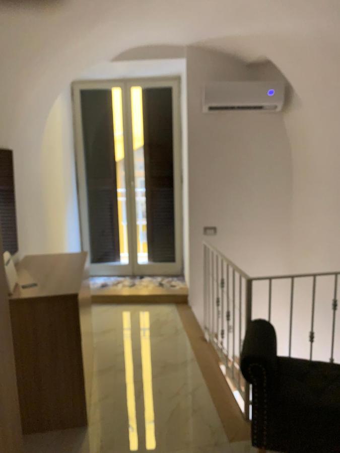 Viky House Chiaja 1 Apartment Наполи Екстериор снимка