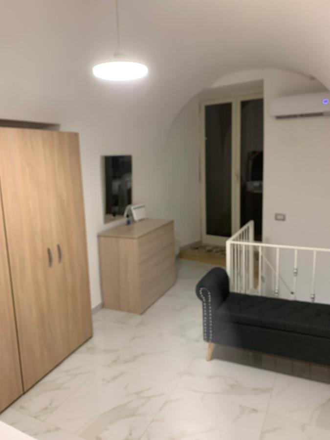 Viky House Chiaja 1 Apartment Наполи Екстериор снимка