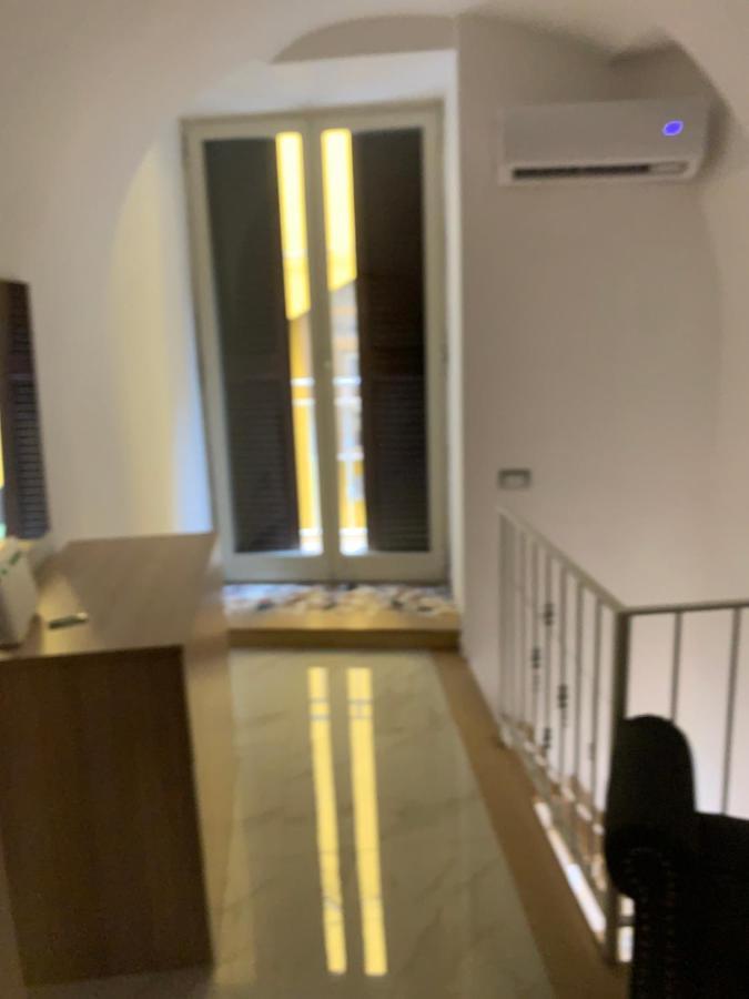 Viky House Chiaja 1 Apartment Наполи Екстериор снимка