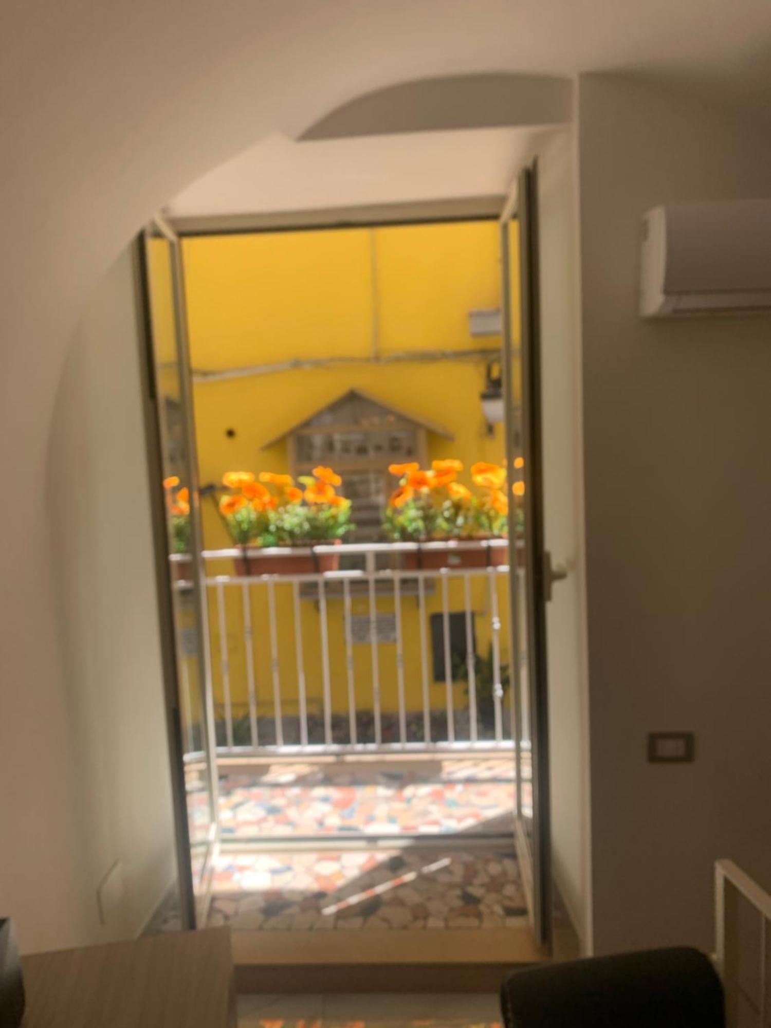 Viky House Chiaja 1 Apartment Наполи Екстериор снимка