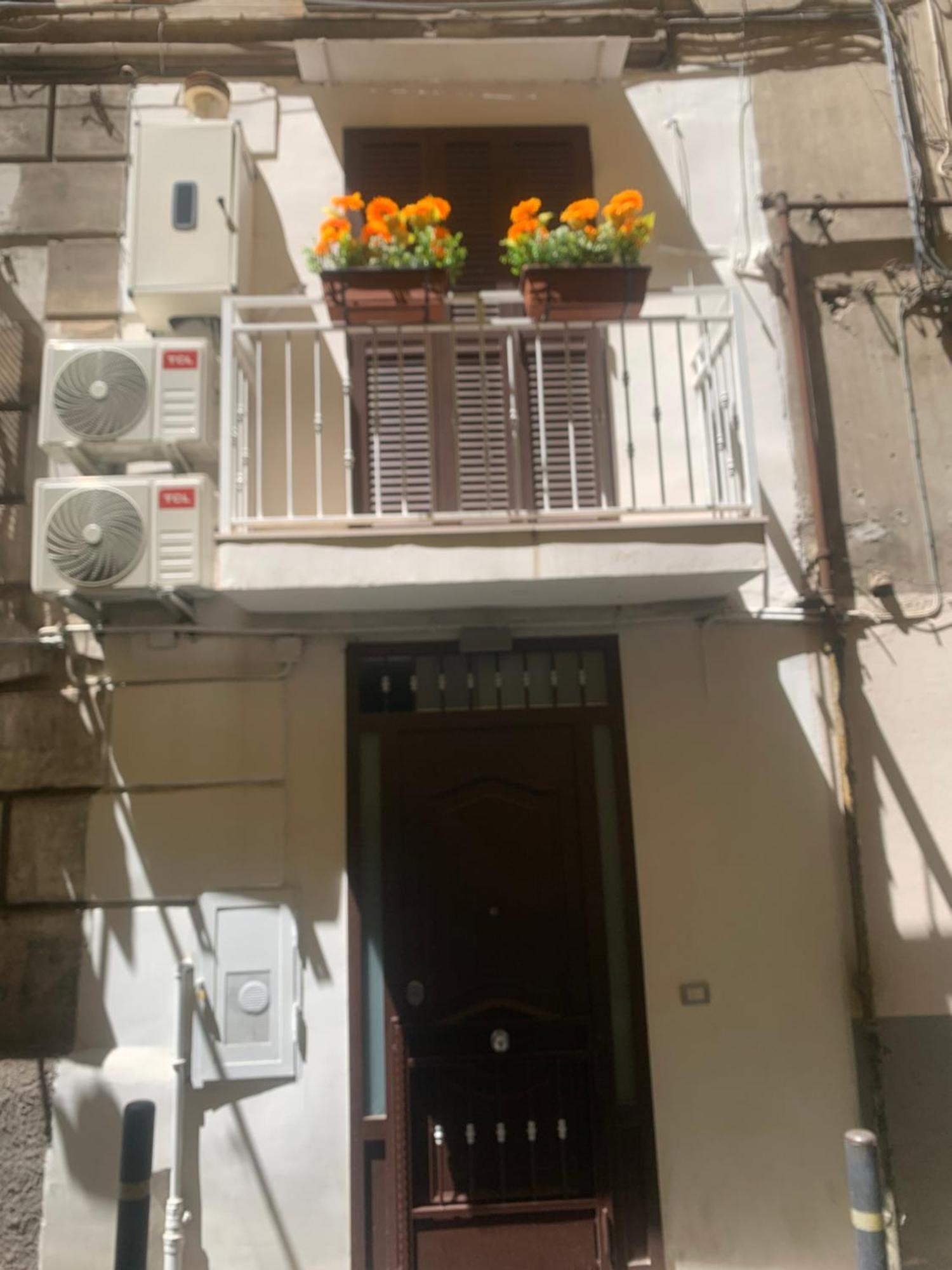 Viky House Chiaja 1 Apartment Наполи Екстериор снимка